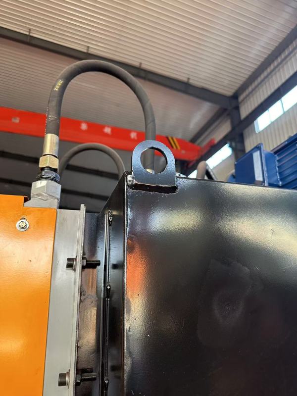 A flat bridge punching machine