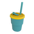 Taza de entrenamiento para niños pequeños con taza de paja de silicona de color en contraste