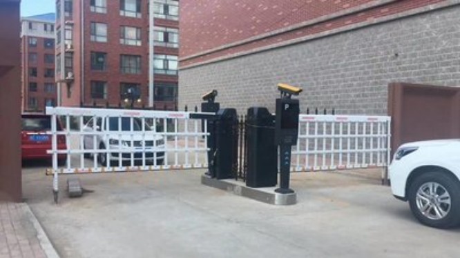 Parking lot airborne gate
