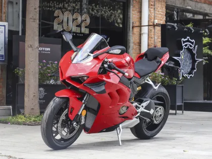 High end Du-cati Motorcycles v4 Racing motorcycle du-cati panigale  v4s