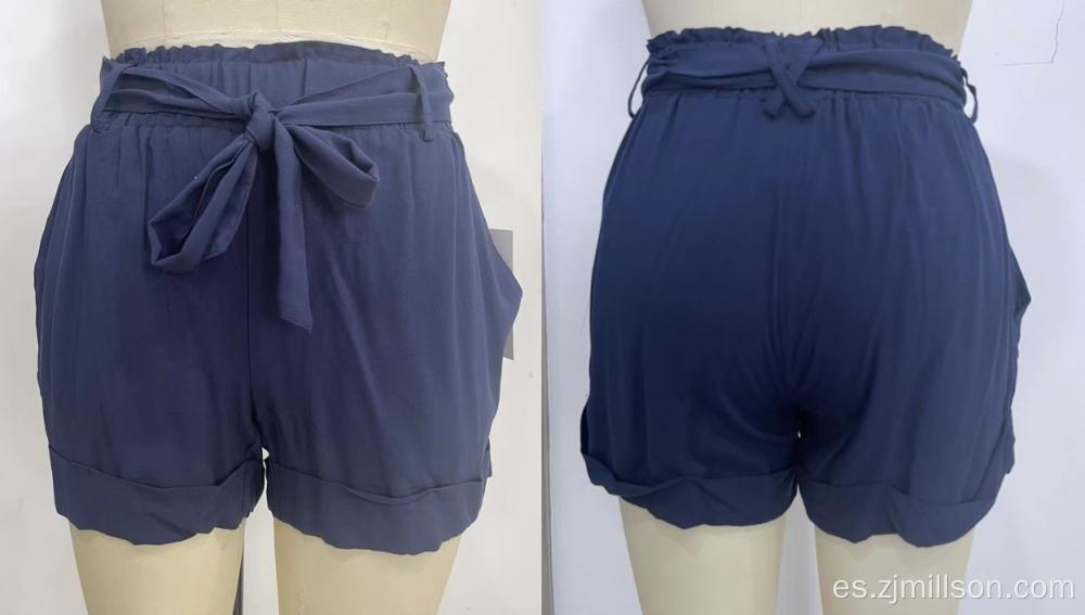 Correa de diseño plisado de cintura pantalones cortos para mujeres de cintura alta