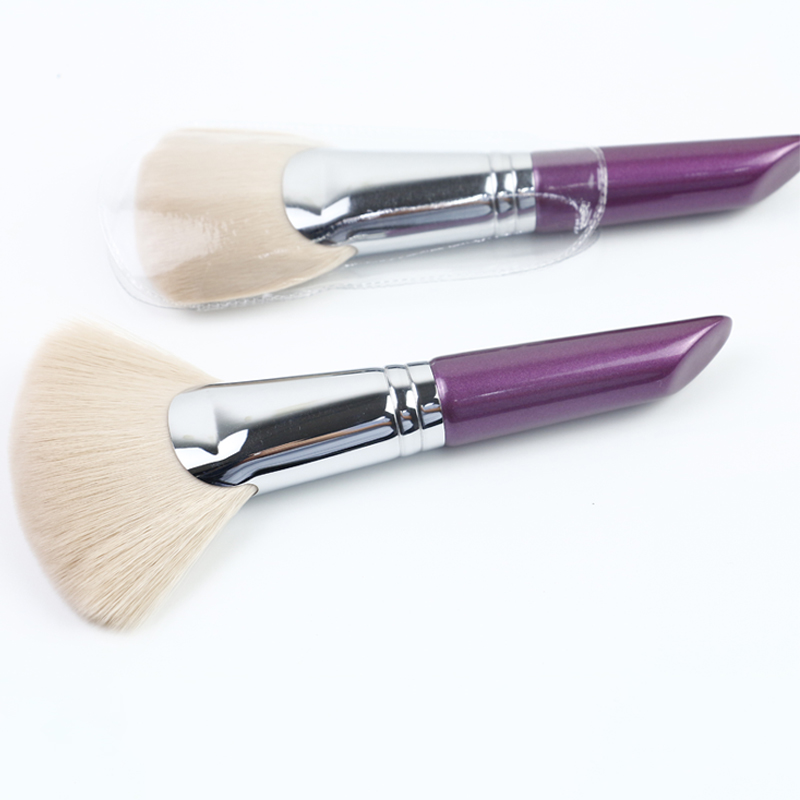 fan makeup brush use