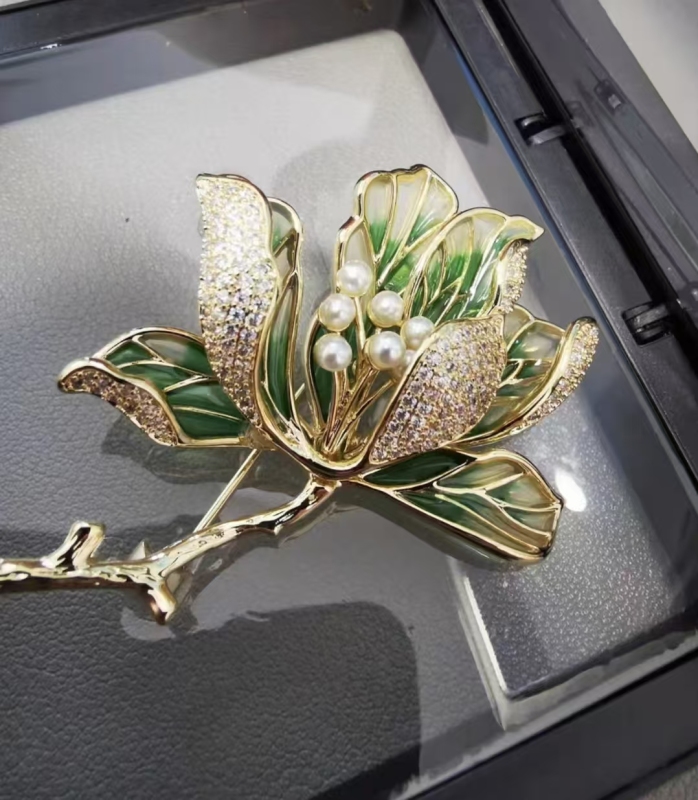 Green begonia brooch