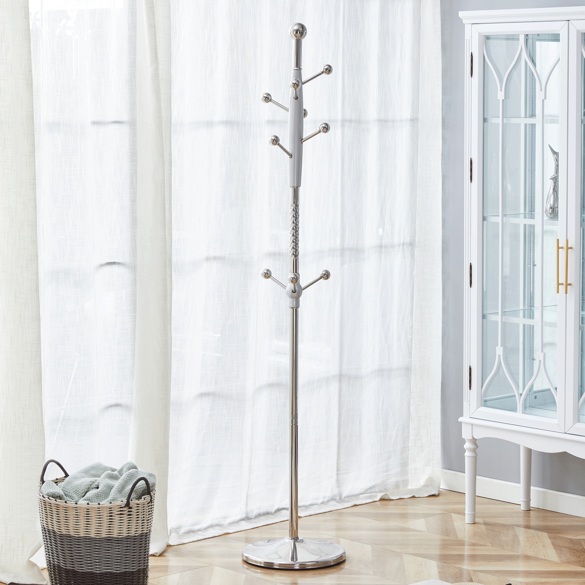 Stylish Metal Coat Rack Ideal for Bedroom Use