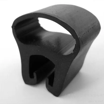 Automatic revolving door seal