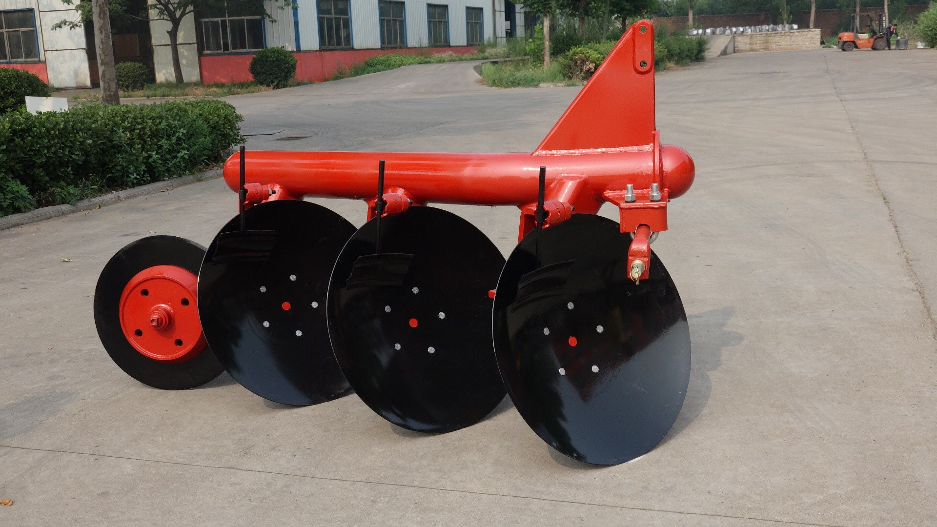 Disc Plough with Scraper blade