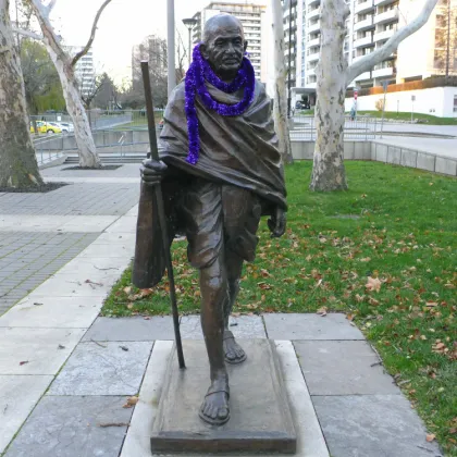 Custom garden decoration bronze mahatma gandhi statue