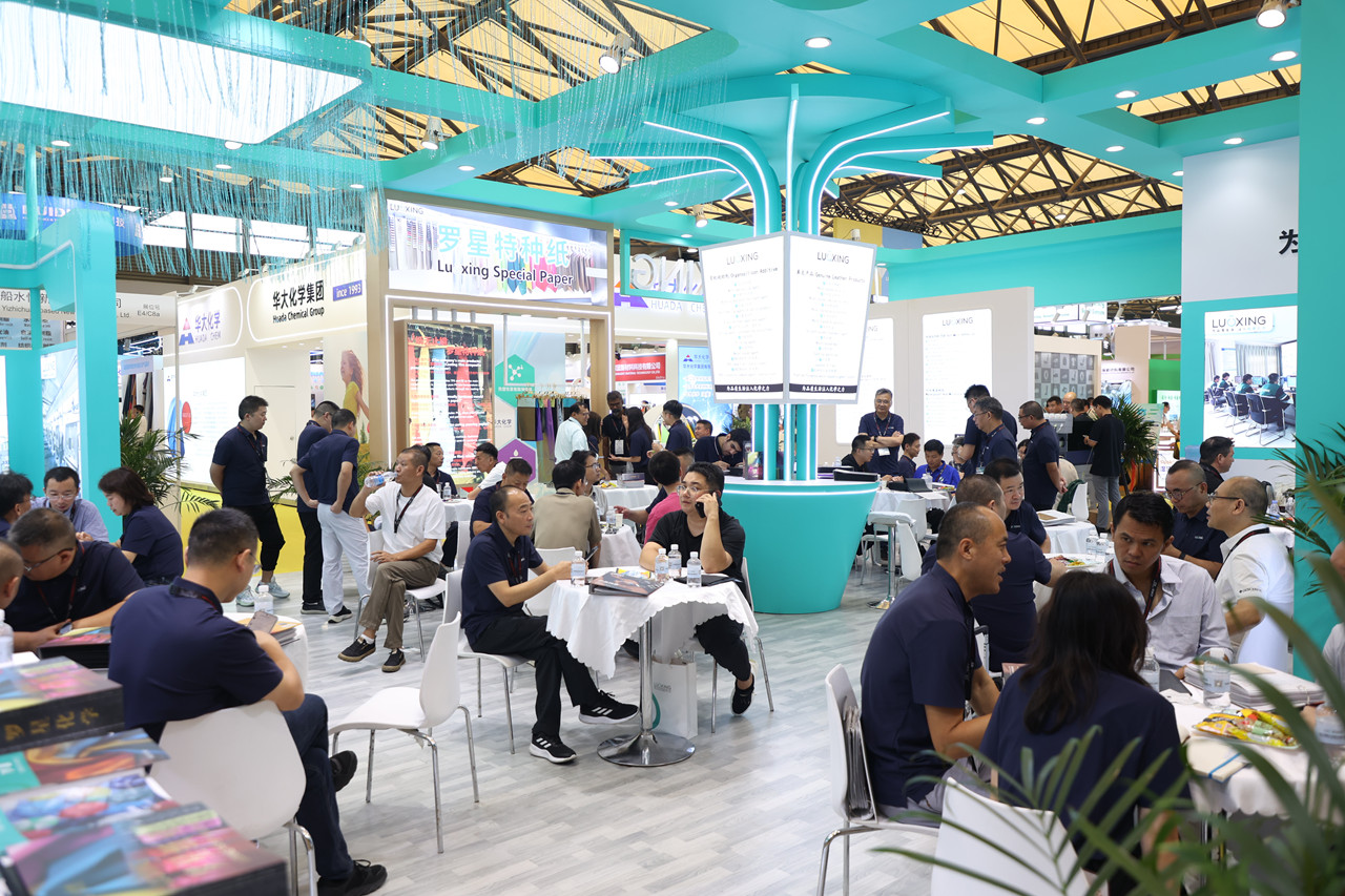 The two exhibitions jointly opened on the banks of the Huangpu River, empowering the high-quality development of the leather industry.