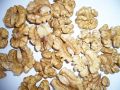 Kernel hijau walnut organik yang sehat