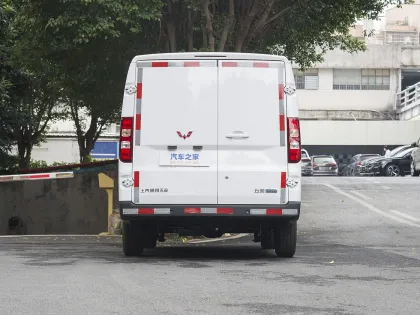 Wuling Yangguang - 100km/h Electric Cargo Van with Reliable Quality