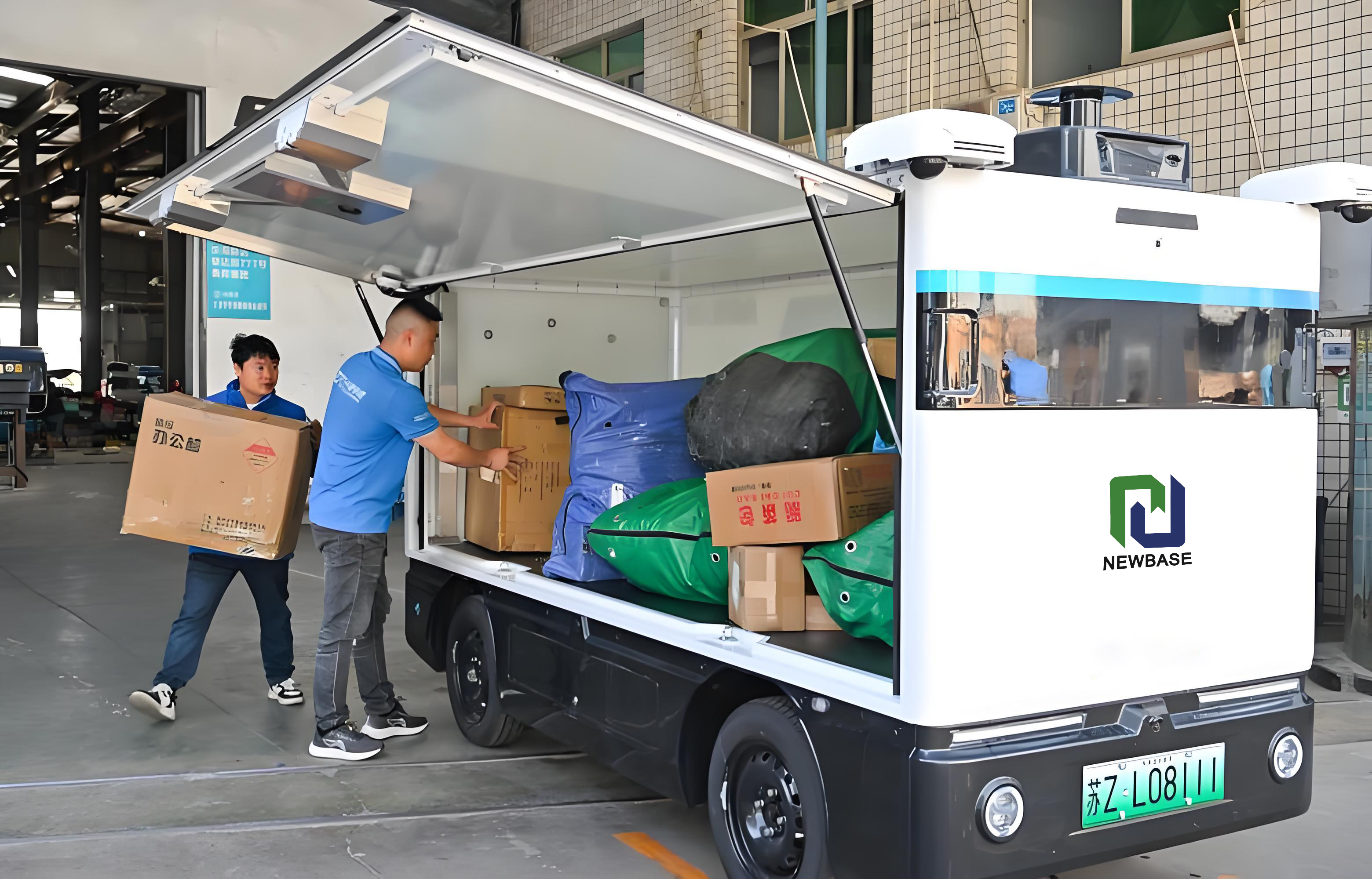 sidewalk delivery robot vs autonomous van comparison