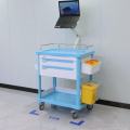 Carrinho de computador médico sobre rodas