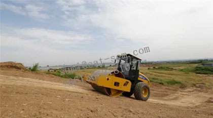 Caterpillar SEM Vibratory Road Roller