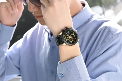 2020 Curren Mens Watch Gold Luxury Business Wristwatches Gold Chronograph Watch