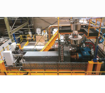 Macchina per produrre tessuto non tessuto per forniture chirurgiche