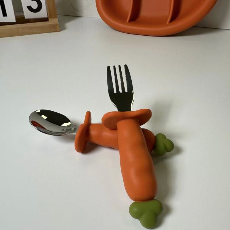 Vibrant Carrot-Inspired Kids Tableware Set