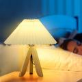 Diseño de moda Base de madera Lámpara de mesa de dormitorio