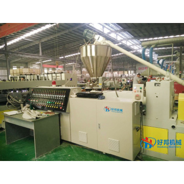 MACHINE D&#39;EXTRUSION DE PANNEAU DE MEUBLES EN PVC WPC