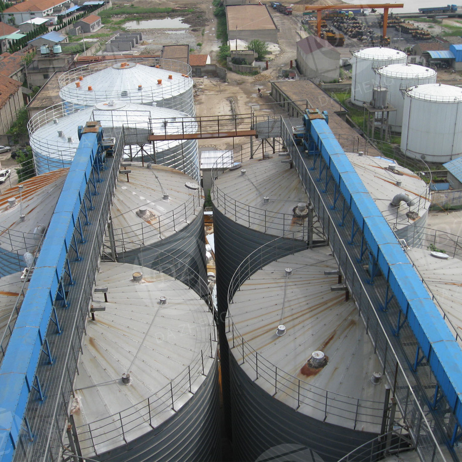 Steel plate silo for slag powder storage
