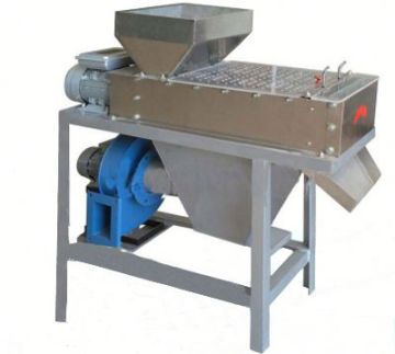 Peanut shelling machine