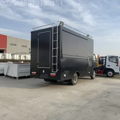 Cheng Li mobile kitchen cooking truck