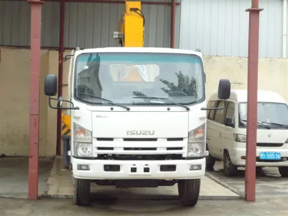 700P Isuzu Truck Mounted crane 3.2T XCMG Crane