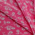 Geknitterter Polyester-Kleiderstoff mit Blümchenmuster und Blumenmuster