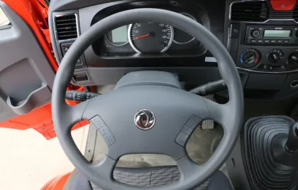 Dongfeng Captain cargo truck with Cummins engine