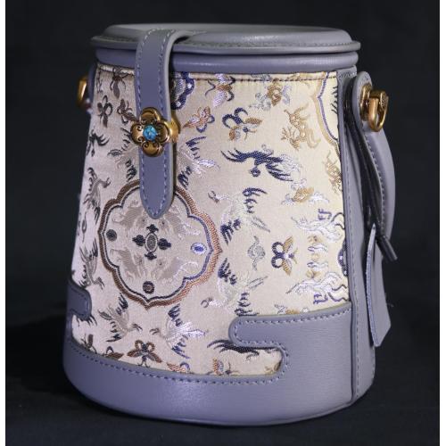 Bolso bombonera gris con bordado Heritage