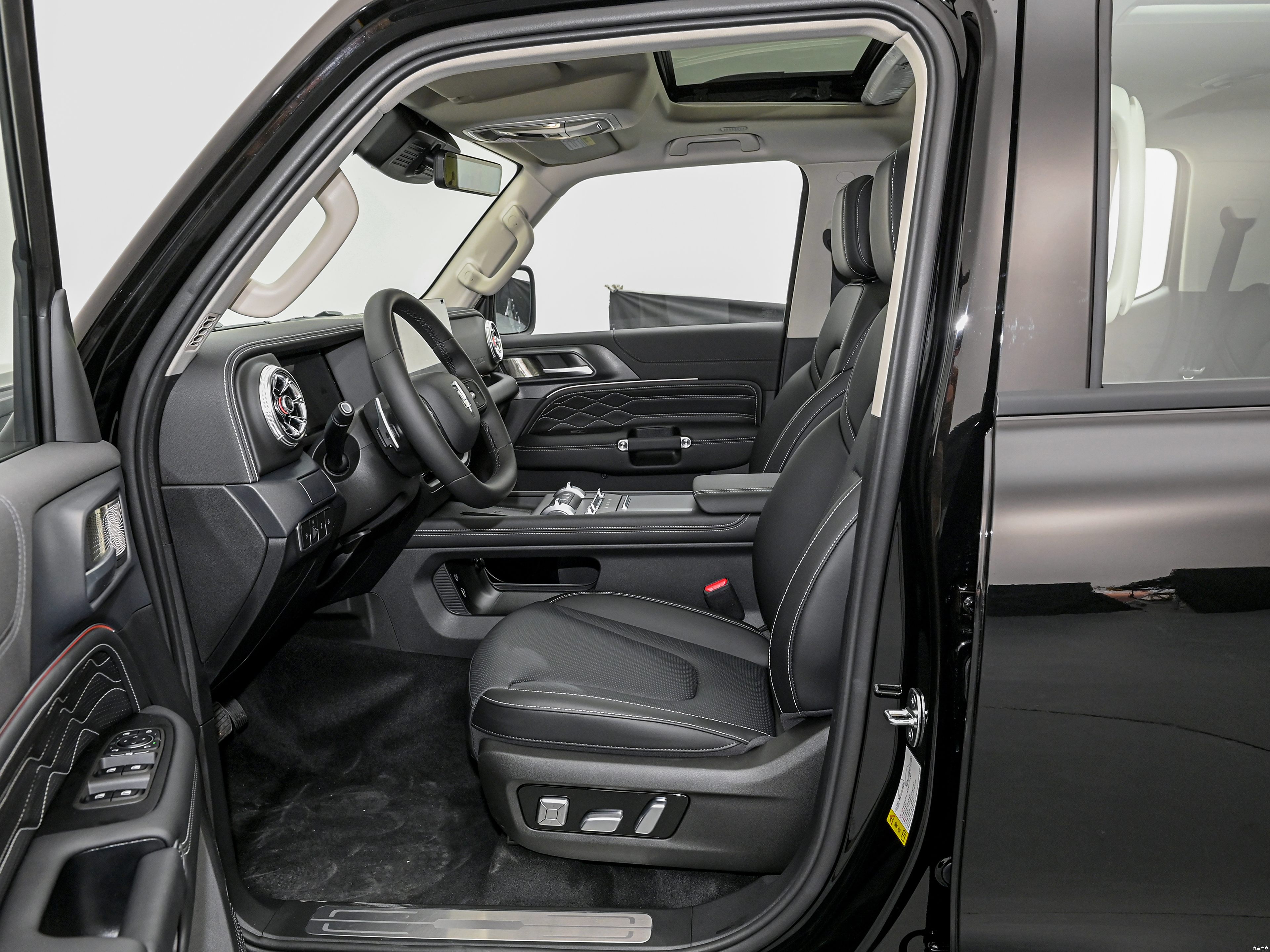 Tank300 Hi4-T Plug-in hybrid offroad SUV