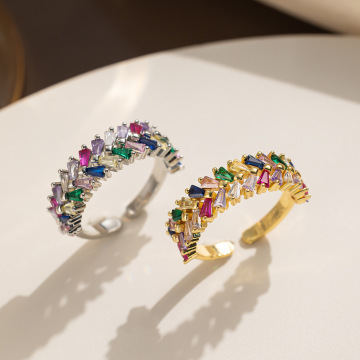 Custom Heart-shaped Wedding Ring in 18K Gold and Zirconia: Exquisite Fine Jewelry