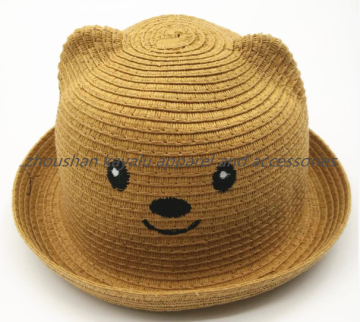 Cappello di paglia all'uncinetto carino per bambini