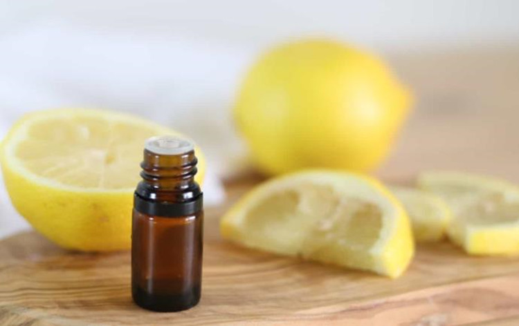 原液の治療用レモンエッセンシャルオイル
