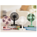 Ventilador recarregável de mesa simples