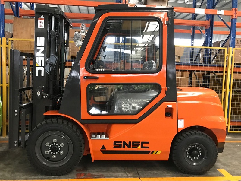 3T Forklift With Cabin