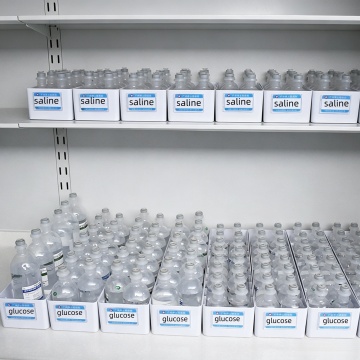 Caixa de armazenamento médico com divisor ajustável