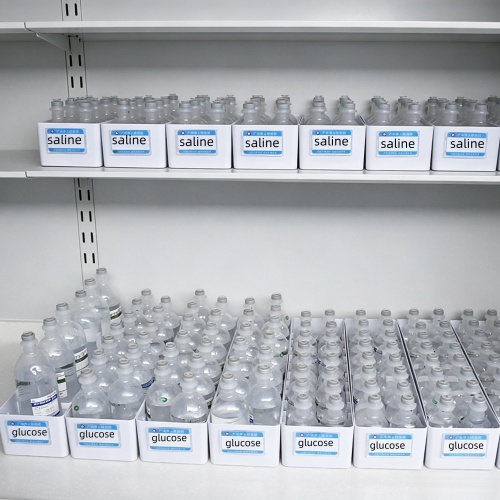 Caixa de armazenamento médico com divisor ajustável