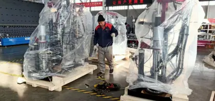 Structural sealant extruder