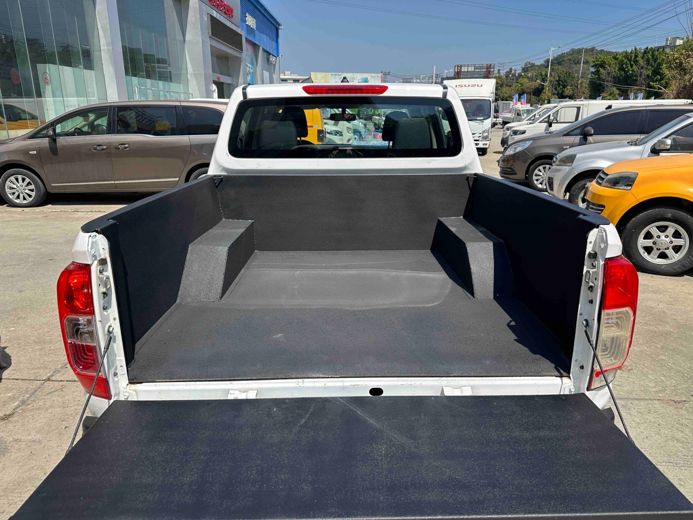 Nissan Navara 2022 2WD Pickup Truck