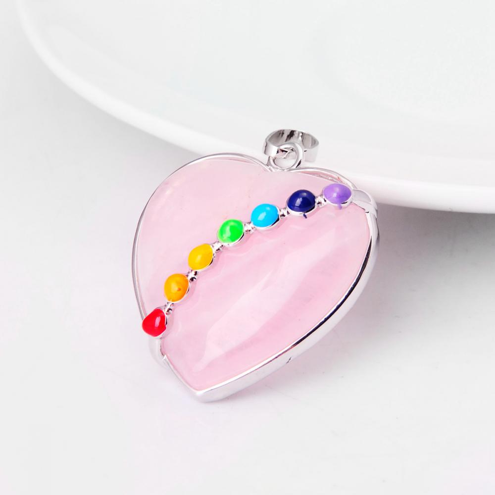 Pendentif en forme de coeur de quartz Rose Rose avec sept chakras