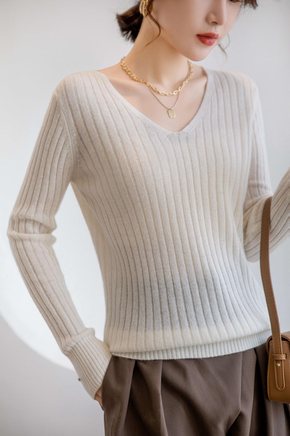 V-neck sweater Cashmere knitwear Feel soft and delicate