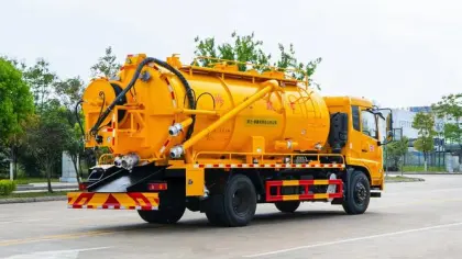 Suction-type sewer scavenger vacuum sewage suction truck