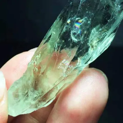 Natural rock sugar green crystal backbone