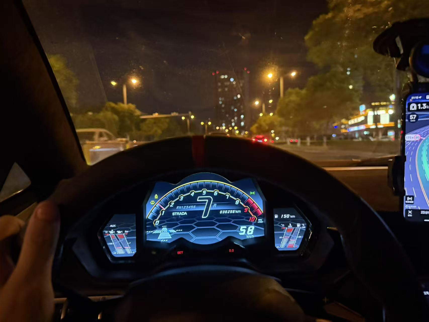 Lamborghini Aventador (14)