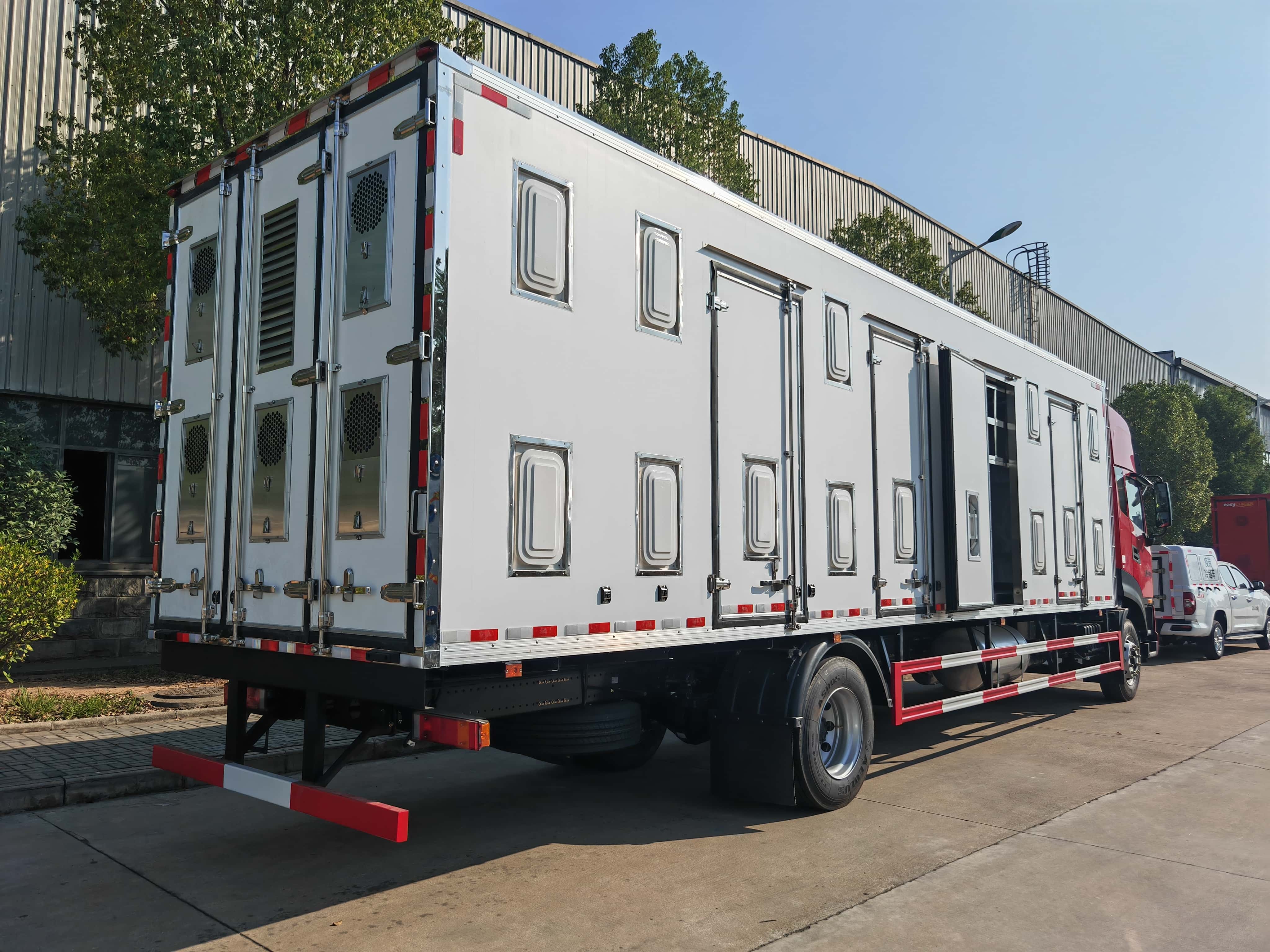 Dongfeng brand 4X2 animal baby transport vehicle