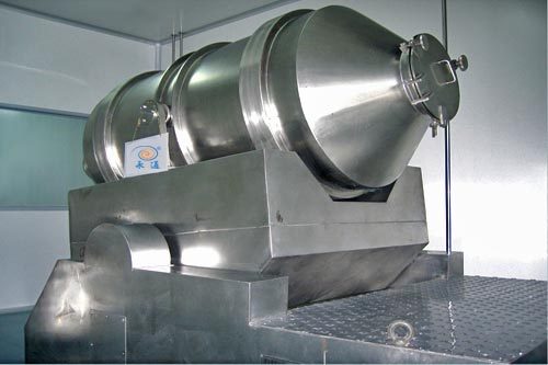 Två-dimensionell rörelsemaskin för blandare för blandning av torrpulver