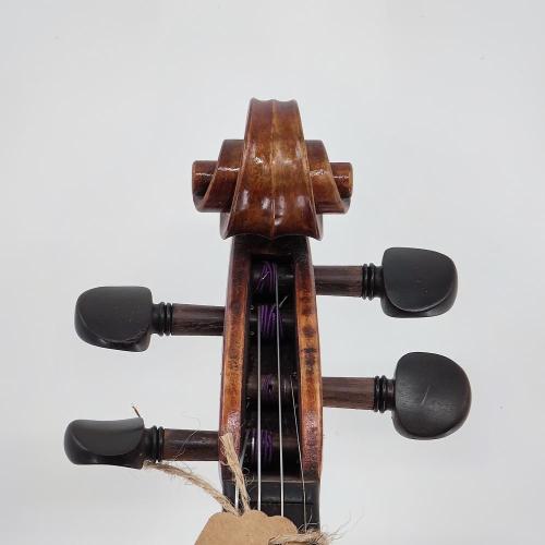 Violino artesanal com pintura a óleo em chamas