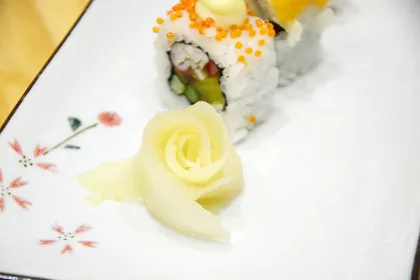 PICKLED SUSHI GINGER PINK PICKLED SUSHI GINGER WHITE