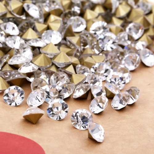 Venta por mayor diamantes de acrílico facetado para decoración