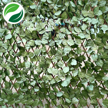 Simulation Maple leaf can be scaled